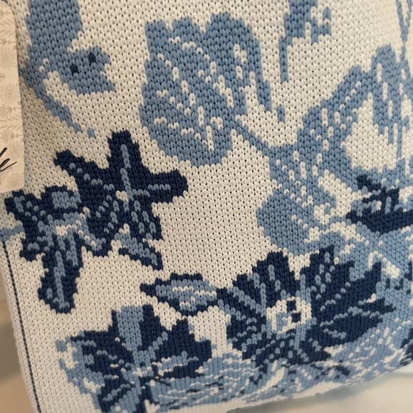 Free People Blue and White Floral Clutch - Picture 2 of 9